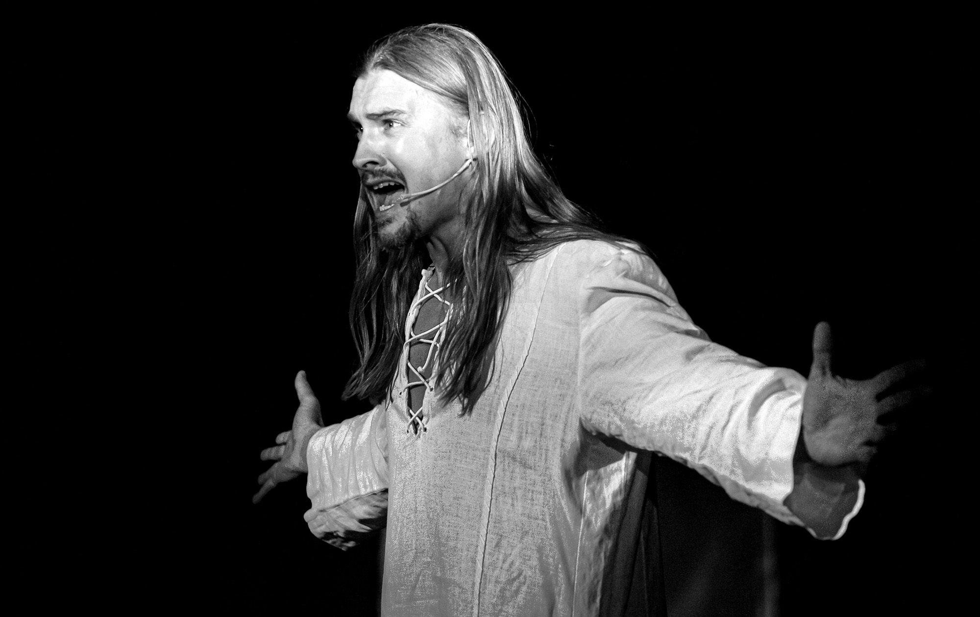 Maciek Balcar w roli Jezusa